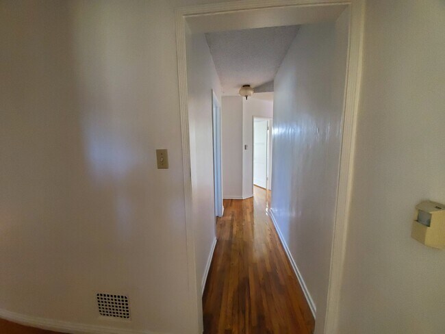 Building Photo - 2937 Virginia Ave