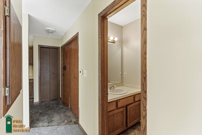 Building Photo - 3 bedroom Townhome in Inver Grove Heights