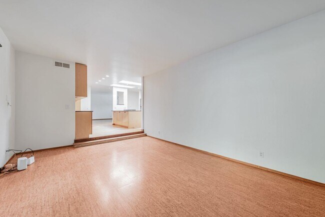 Building Photo - 939 Poplar Ave