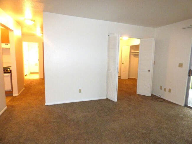 Building Photo - Rent Special: 1/2 Off April's Rent!! - Downstairs 2 Bedroom Unit