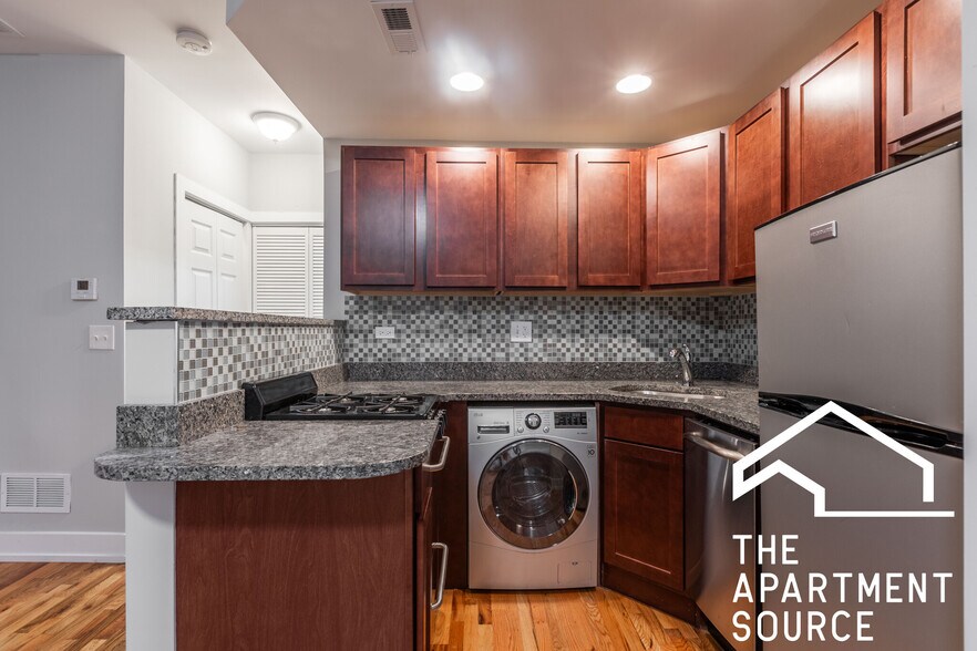 Building Photo - 556 W Arlington Pl