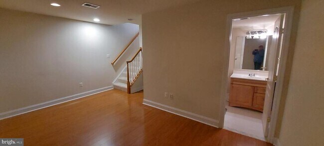 Building Photo - 11808 Regents Park Dr