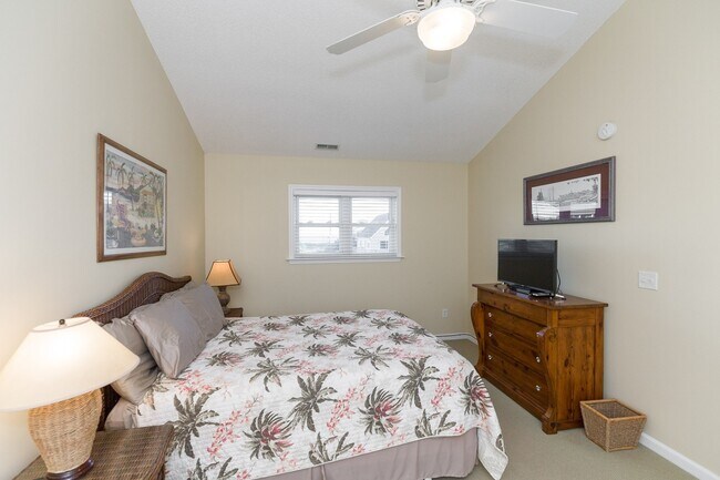 Building Photo - OFF-SEASON MONTHLY RENTAL STARTING JANUARY '26