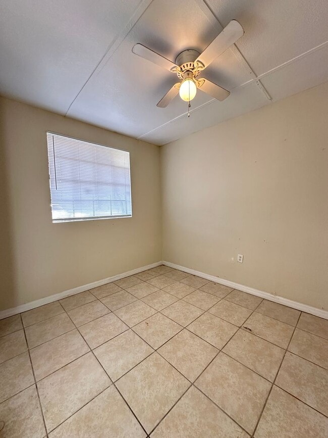 Building Photo - Spacious 5-Bedroom Single Family Home in Hillsborough County