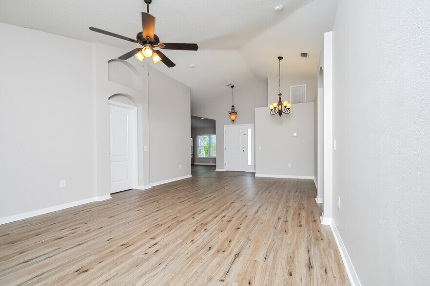 Building Photo - 12724 Lake Vista Dr