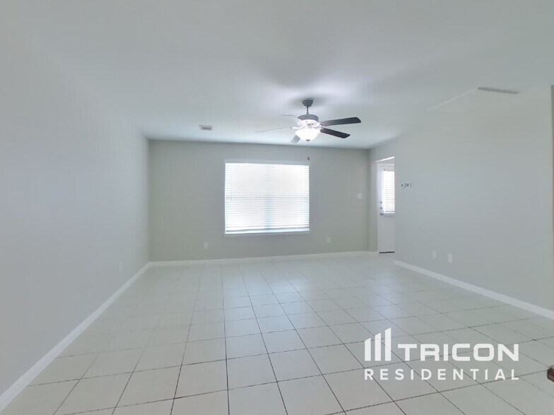 Building Photo - 425 Palomino Stand Dr