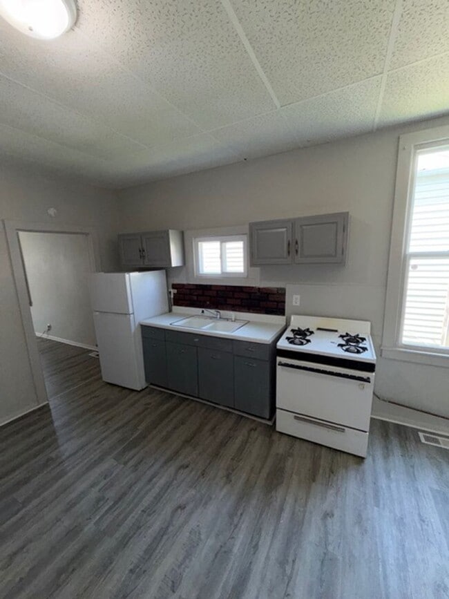 Building Photo - 306-308 East Florida Street