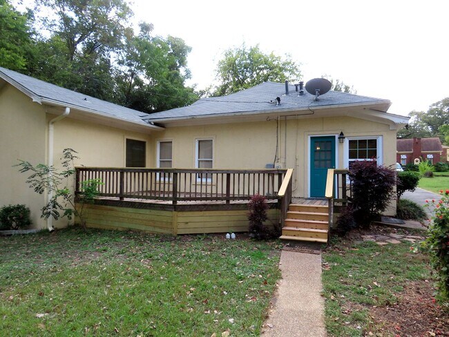Building Photo - Charming 2 Bedroom, 2 Bath Home - Water & ...