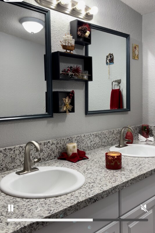 Building Photo - 393 W 4th Ave