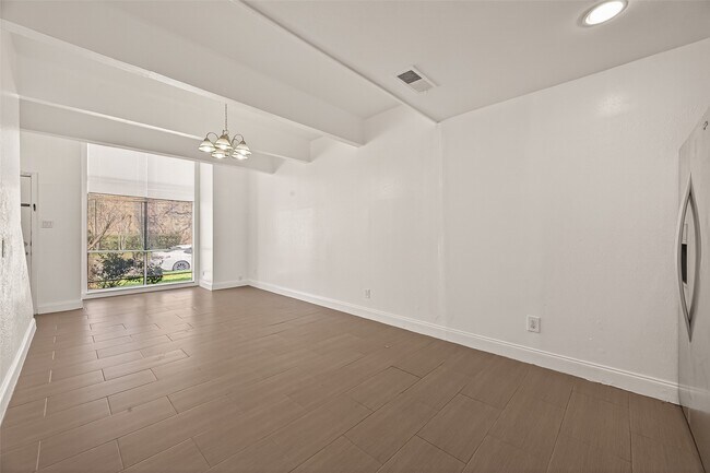 Building Photo - 5929 Queensloch Dr