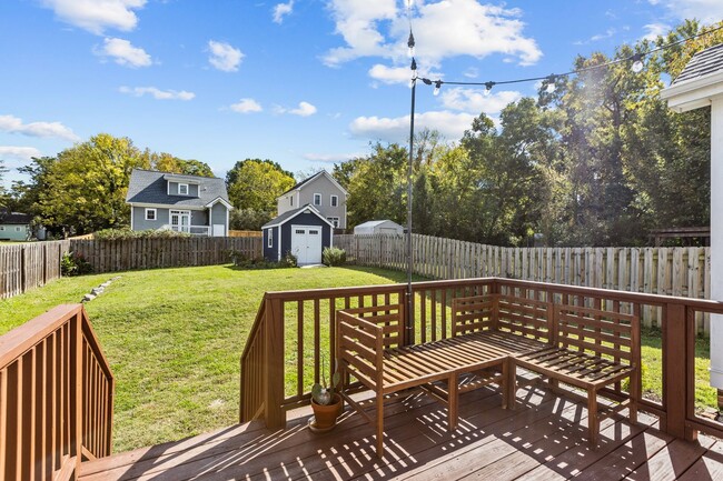 Building Photo - Gorgeous 3 Bedroom Home in Downtown Raleig...