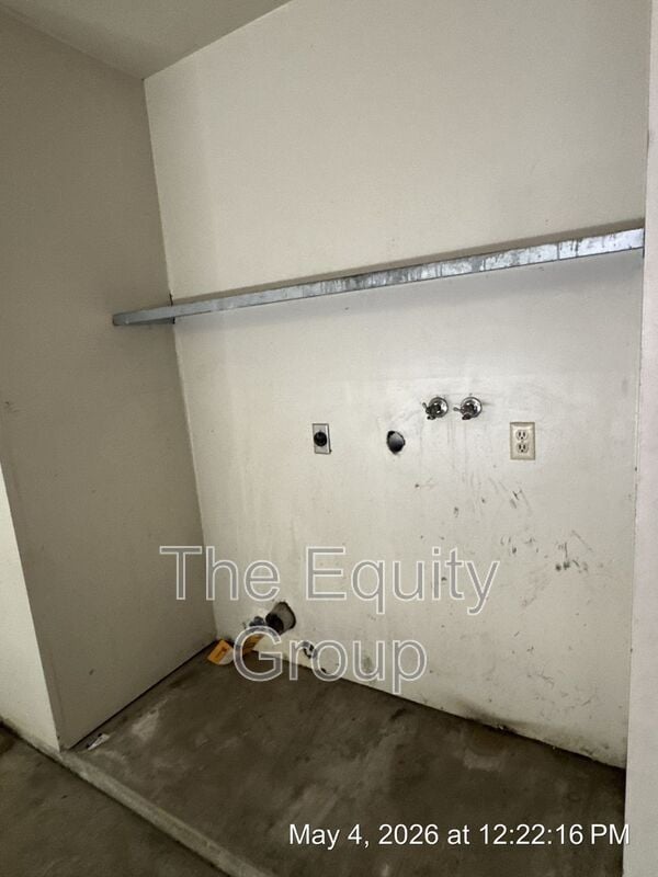 Building Photo - 720 S Linwood St