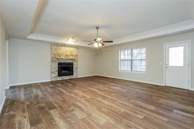 Building Photo - 2705 Fairfield Dr