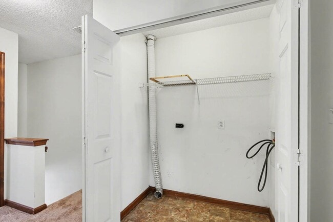 Building Photo - Updated 2BR Home Near Transit with Private Fenced Yard in Newport News
