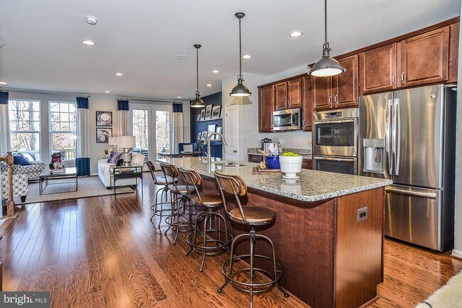 Building Photo - 117 Sequoia Dr