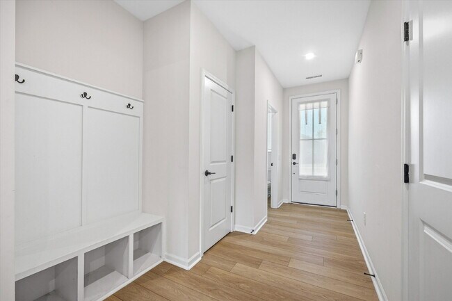 Building Photo - "Spacious 3-Bed Townhouse  with 2.5 Baths at 217 Brooks Springs Drive, Fort Mill!"