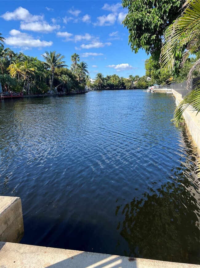 Building Photo - 1814 E Oakland Park Blvd