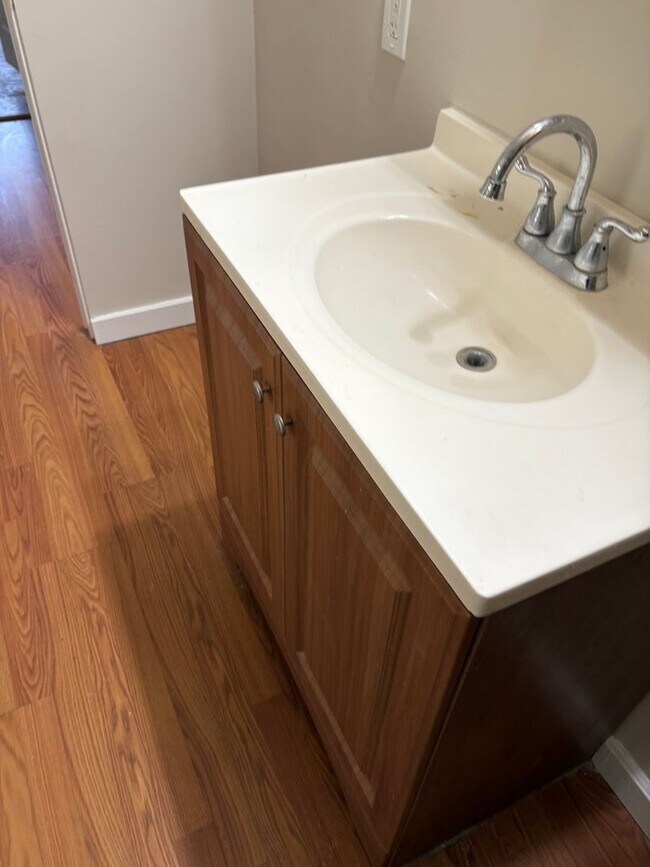 Building Photo - $1,895- ALL UTILITIES INCLUDED- BEAUTIFUL ...
