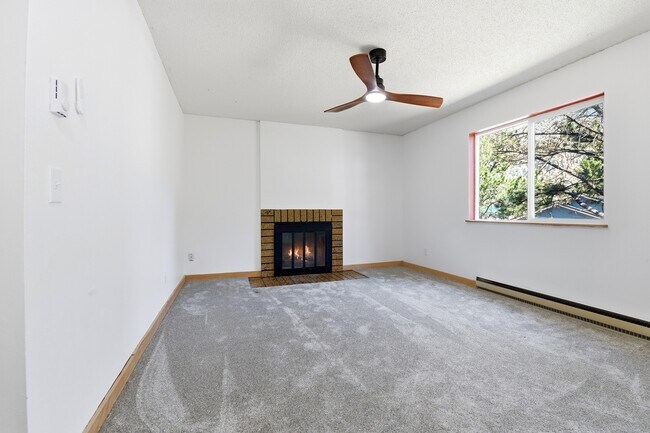 Building Photo - 2130 Flat Iron Dr