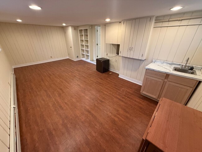 Building Photo - SHORT TERM RENTAL ONLY NOW to 5-31-25