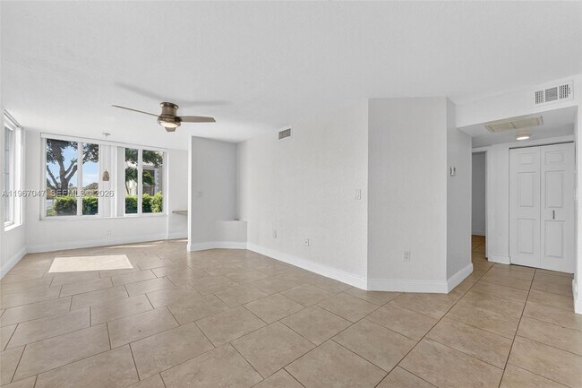Building Photo - 2841 N Oakland Forest Dr