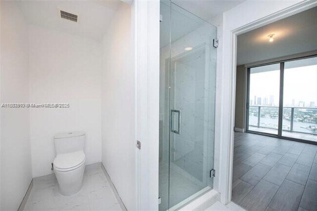 Building Photo - 16385 Biscayne Blvd