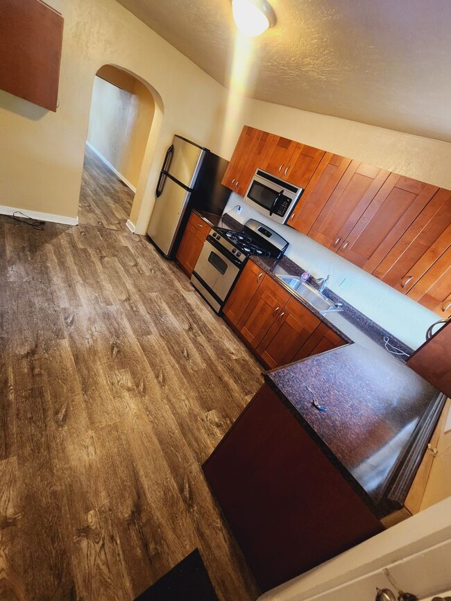 Building Photo - 2 Bed 1 Bath Townhouse for Rent in Lawrenceville!