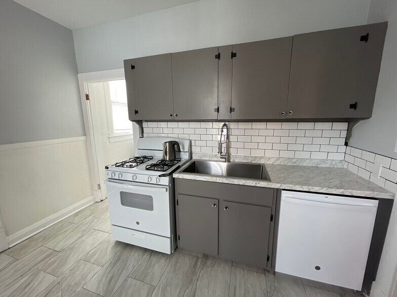 Building Photo - 214 Arlington Ave