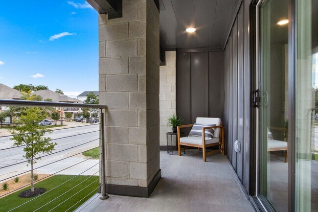 Building Photo - ** MOVE IN SUMMER 6/28/2028 **  4 Bedroom 4.5 Bathroom Very Short walk to TCU campus