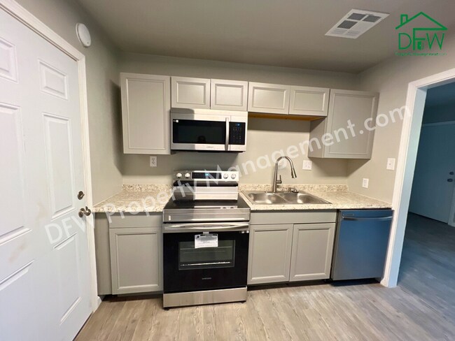 Building Photo - 1605 NW Irwin Ave