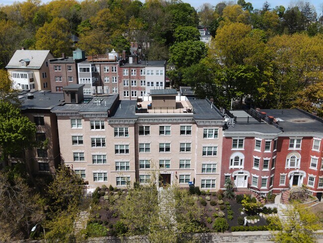 Building Photo - 1580 Beacon St