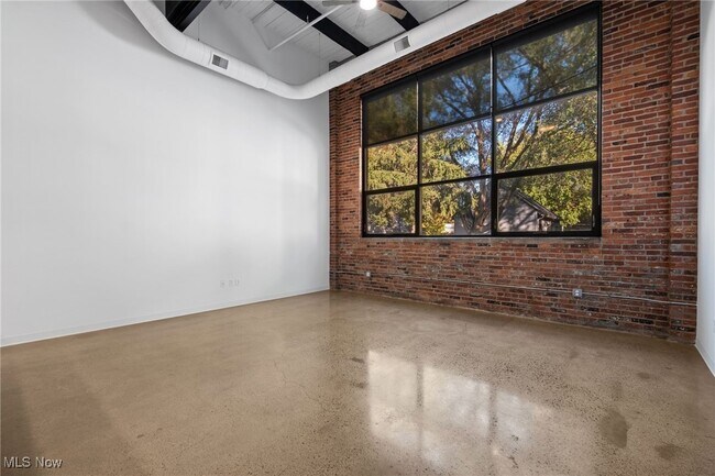 Building Photo - 2341 Scranton Rd