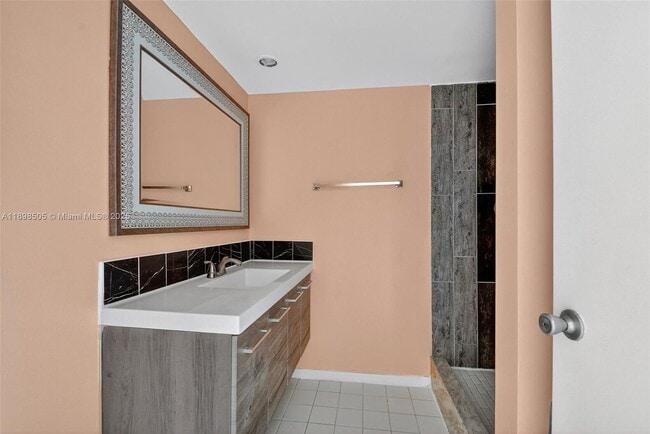 Building Photo - 2913 SW 22nd Cir