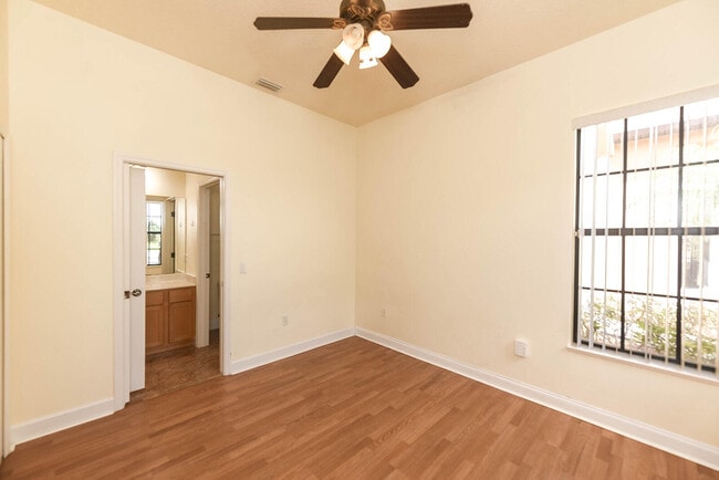 Building Photo - 4068 Gardenwood Cir