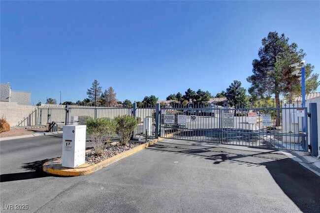 Building Photo - 5216 Mandalay Springs Dr
