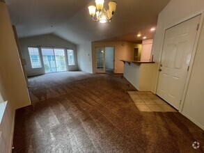 Building Photo - DuPont Condo, 3 bedrooms, 2.5 bath for Rent