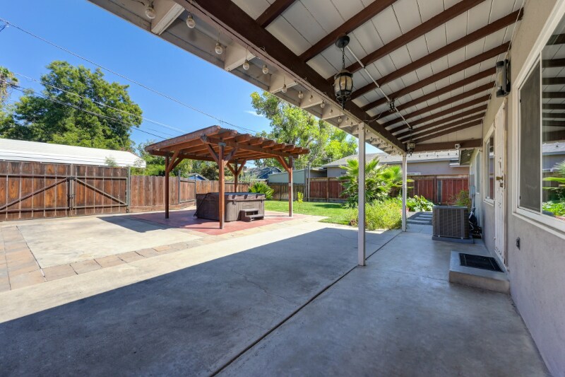 Building Photo - 720 Ramona Ave