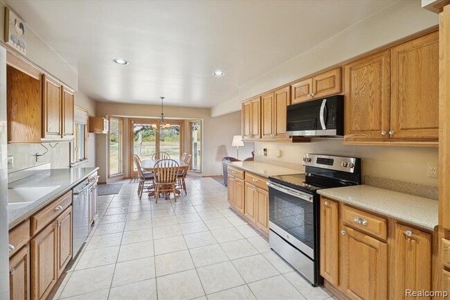 Building Photo - 7700 Trumble Rd