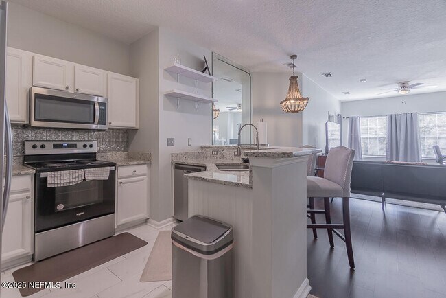 Building Photo - 3892 Summer Grove Way N