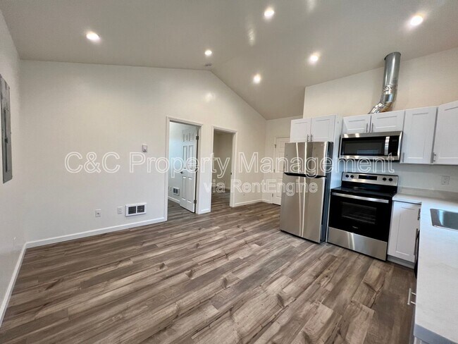 Building Photo - 1601 Hilby Ave