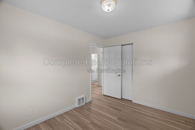 Building Photo - 5661 Bermuda Dr