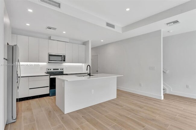 Building Photo - 1563 NW 94th Ave