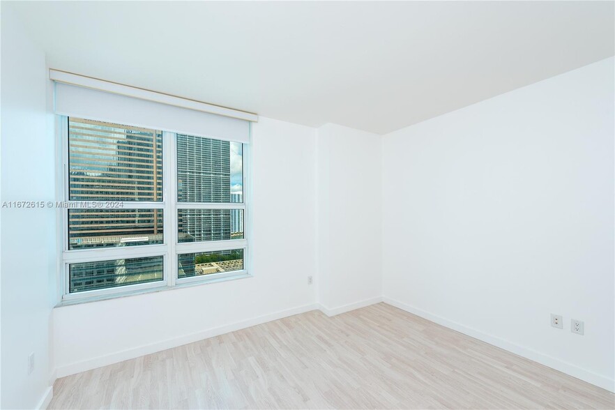 Building Photo - 950 Brickell Bay Dr