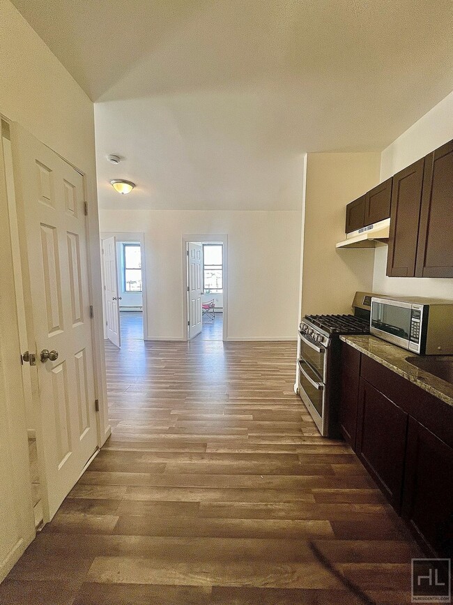 Building Photo - 580 Georgia Ave