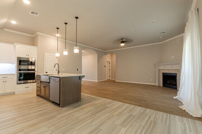 Building Photo - Modern 3-Bed, 2-Bath Home in Deer Creek School District!
