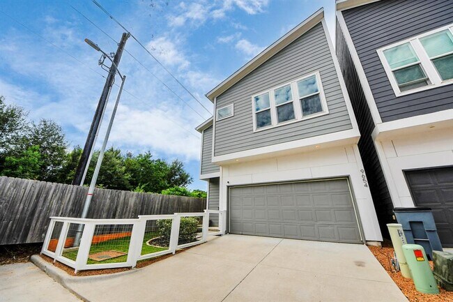 Building Photo - 9654 Habitat St