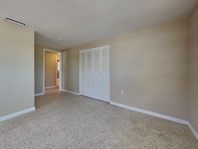 Building Photo - 10632 Laburnum Dr