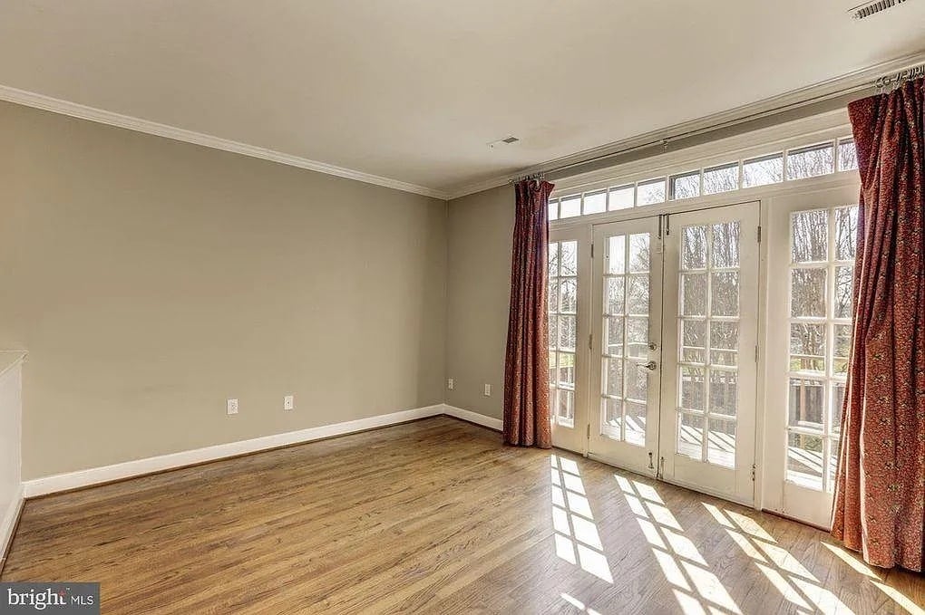 Living Room - 104 Shooters Ct