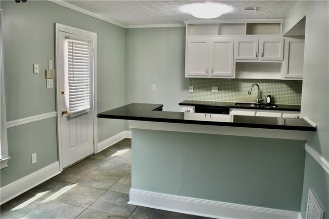 Building Photo - 6106 Queen Anne Ct