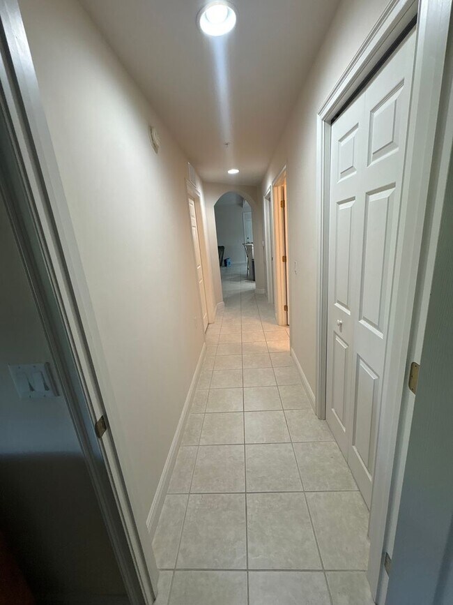 Building Photo - SPECIAL $500 off 1st MONTHS RENT-Lakeview Elegance in Porto Vista — Fully Furnished! 2 Bed / 2 Ba...